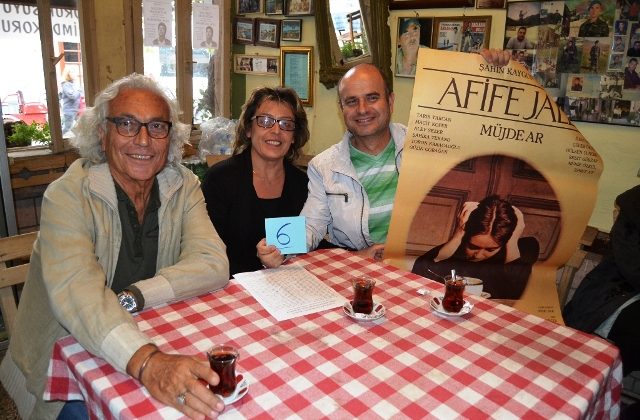 Yeşilçam hatıraları sokak hayvanları için açık arttırmayla satıldı