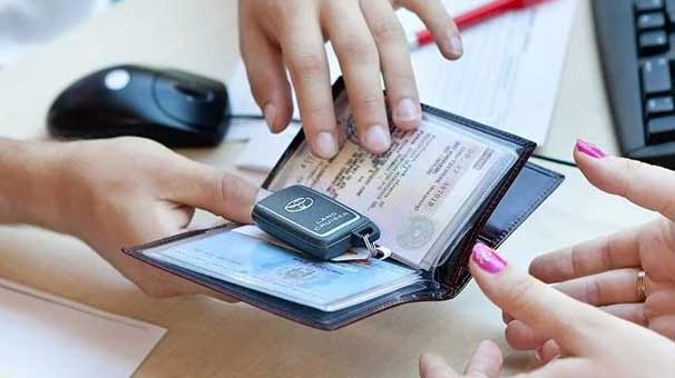 Araç ruhsatını 2018’den itibaren noterler verecek