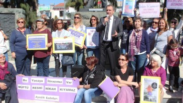 AYVALIK KADINLARI MÜFTÜLÜK YASASI’NA TEPKİ GÖSTERDİ