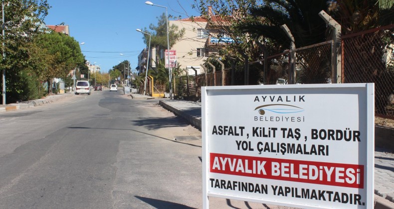 Ayvalık Belediyesi’nden Aliçetinkaya Mahallesi’e kilittaş kaldırım