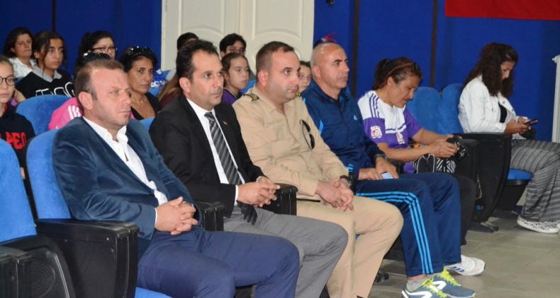 Ayvalık’ta ‘Çocuk ve Spor’ seminerine ilgi yoğun oldu