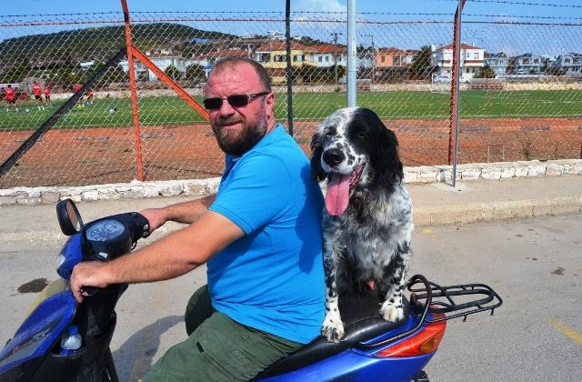 ‘ŞAMPİYON’ KÖPEĞİN MOTOSİKLET TUTKUSU