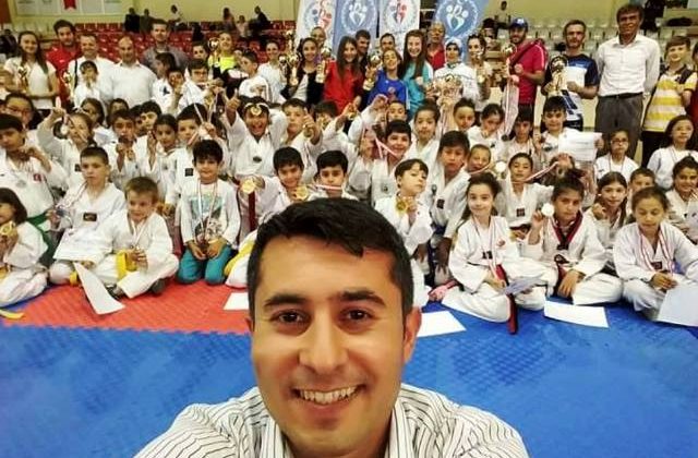 Ayvalık’ta taekwondo kuşak sınavı