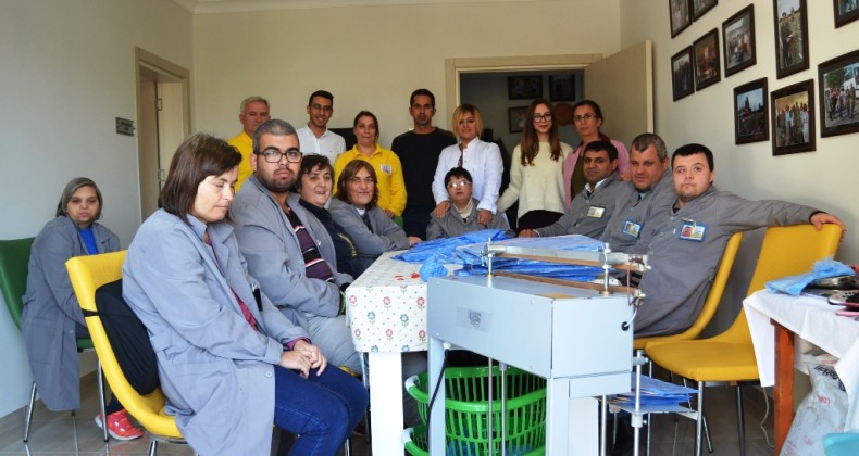 Galoş üreterek rehabilite oluyorlar