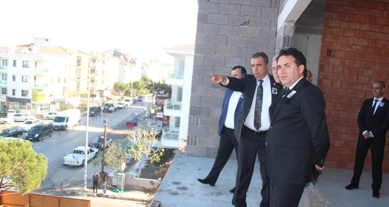 BAŞKAN GENÇER, GENÇLİK MERKEZİ’Nİ TANITTI