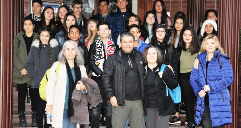 Ayvalık Güzel Sanatlar öğrencileri, İstanbul Sanat Bienali’ni gezdi