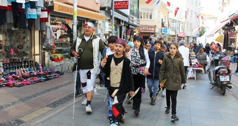 ASTED’ten Ayvalık sokaklarında keyifli eğitim