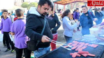 15 EYLÜL ORTAOKUL AİLE BİRLİĞİ SUCUK EKMEK ETKİNLİK DÜZENLEDİ