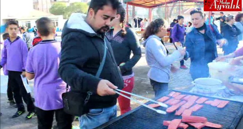 15 EYLÜL ORTAOKUL AİLE BİRLİĞİ SUCUK EKMEK ETKİNLİK DÜZENLEDİ