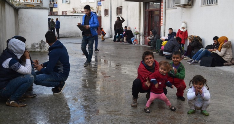 Ayvalık’ta 50 göçmen ve 6 organizatör yakalandı
