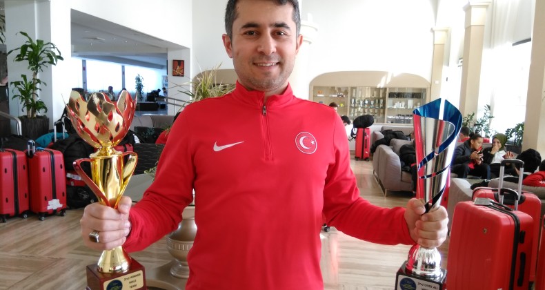 Taekwondo Milli Takımı ve Ayvalıklı Milli Antrenör Sersan yurda döndü