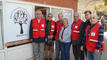 Ayvalık’ta Türk Kızılay’ından Şefkatli Ellere anlamlı ziyaret