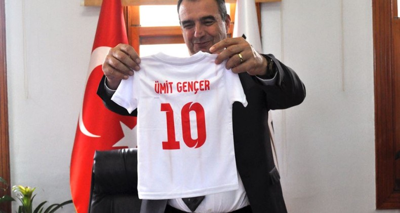 Ayvalıkgücü Belediyespor’dan ‘Ümit’ bebeğe forma jesti