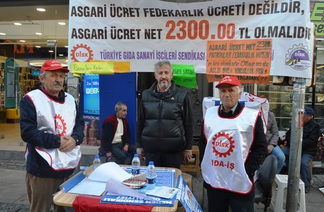Ayvalık’ta asgari ücretin 2 bin 300 lira olması için imza kampanyası