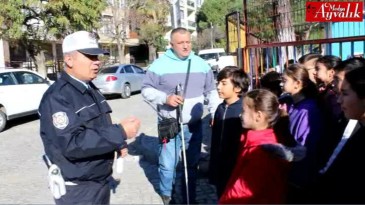 AYVALIK’TA ÖĞRENCİLERE KURAL TANIMAYAN SÜRÜCÜLERDEN KORUMA EĞİTİMİ “Video Haber”
