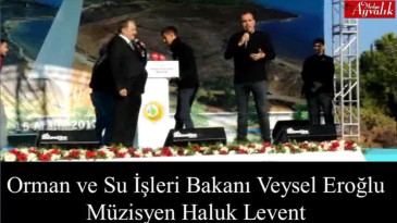 Balıkesir’in Ayvalık, Orman ve Su İşleri Bakanı Veysel Eroğlu ve ünlü şarkıcı Haluk Levent el ele