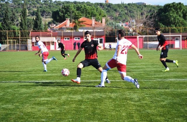 Ayvalıkgücü şampiyon adayı Modafenspor’u evine puansız gönderdi. 1-0.