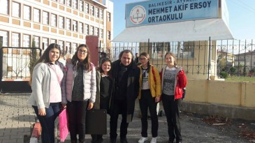 Yoksul anneler, yaşlılar ve engellileri yalnız bırakmıyorlar