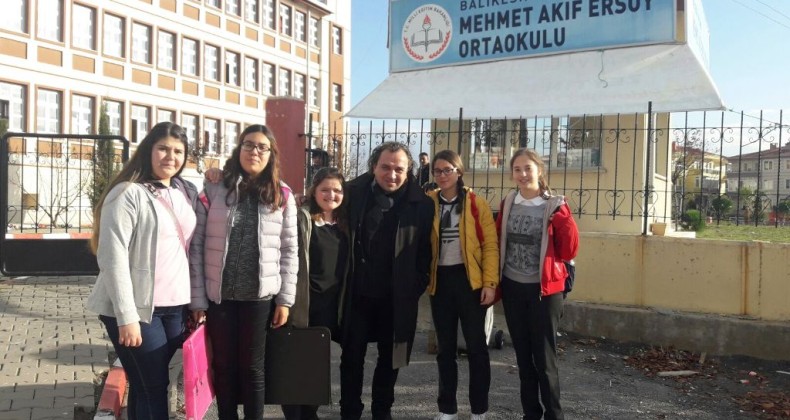 Yoksul anneler, yaşlılar ve engellileri yalnız bırakmıyorlar