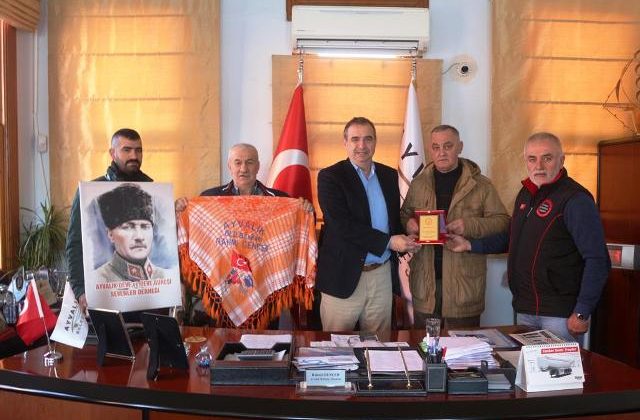 Ayvalıklı devecilerden Başkan Gençer’e anlamlı teşekkür