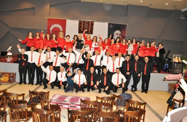 Ayvalık’ta; öğretmenler korosundan yılın ilk konseri
