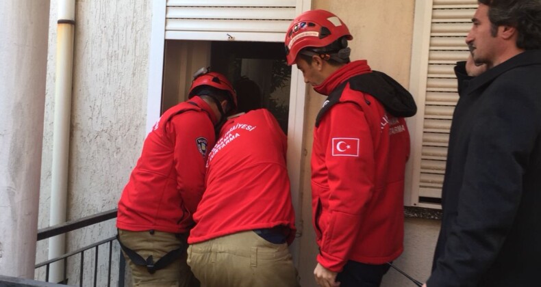 Evinde ölü bulundu