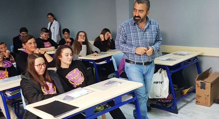Ayvalık’ta polisten terör dersi