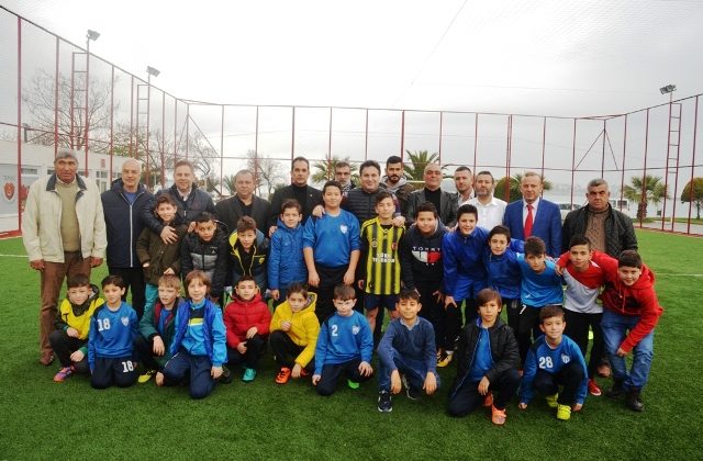 Ayvalık’ta Armutçuk Gençlik Spor Kulübünden kahvaltılı buluşma