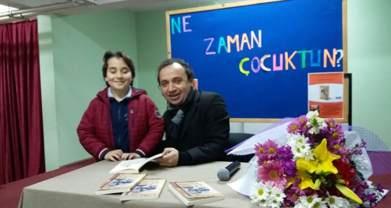 Eğitimci-Yazar Altınöz yeni kitabını öğrencileri için imzaladı
