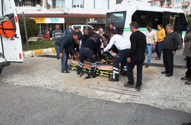 Ayvalık’ta engelli yaşlı kadın yaya araca çarptı; 1 ağır yaralı