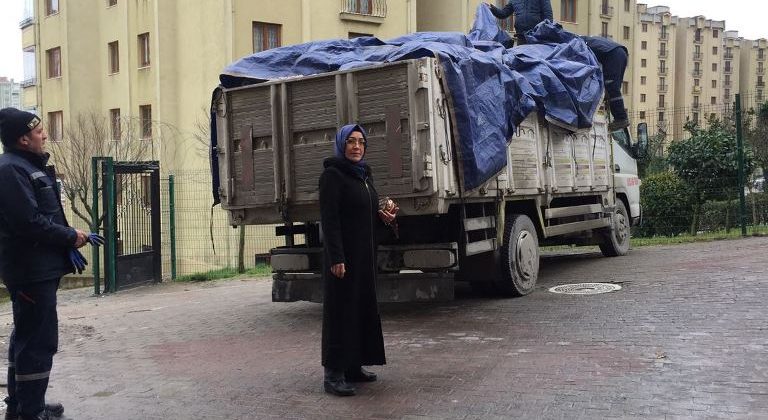 İstanbullu İyilik Delileri’nden Ayvalıklı yoksullara şefkatli destek