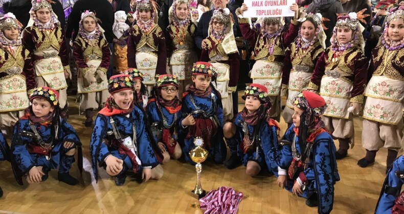 Kıvanç Sarlıcalı Folklor takımı MEB Halk Oyunları Yarışması’nda birinci oldu