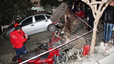 Ayvalık’ta freni patlayan traktör dehşet saçtı; 2 yaralı