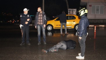 Sokak köpeklerine çarpmamak için az daha ölüyordu