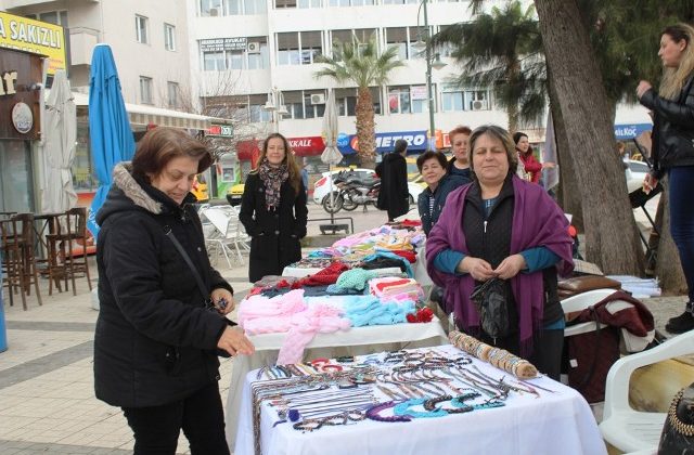 Ayvalık’ta kadınlar el emeklerini sergiledi