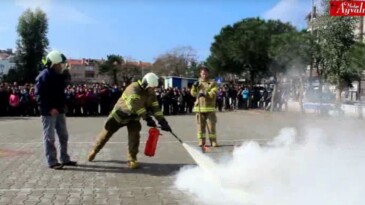 Ayvalık’da öğrencilere itfaiye eğitimi verildi