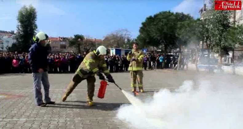 Ayvalık’da öğrencilere itfaiye eğitimi verildi