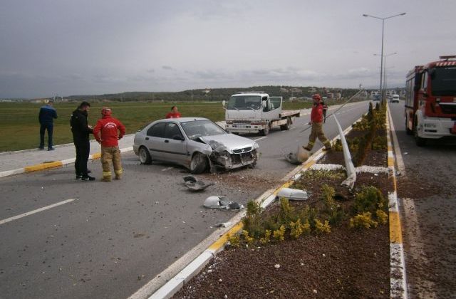 Ayvalık’ta trafik kazası; 2 yaralı