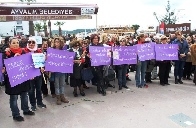Ayvalık’ta kadınların 8 Mart coşkusu