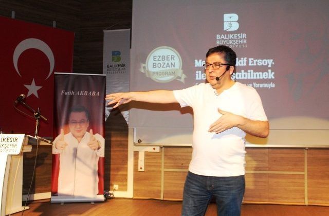 Ayvalık’taki konferansında Fatih Akbaba, Mehmet Akif’i yeniden tanımladı