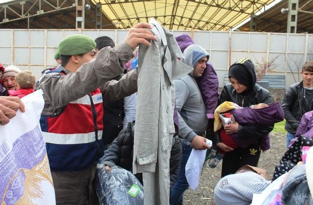 Ayvalık’ta 43 göçmen yakalandı