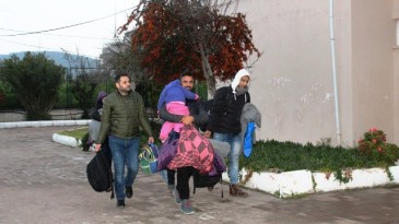 Ayvalık’ta 43 kaçak göçmen ve 6 organizatör yakalandı