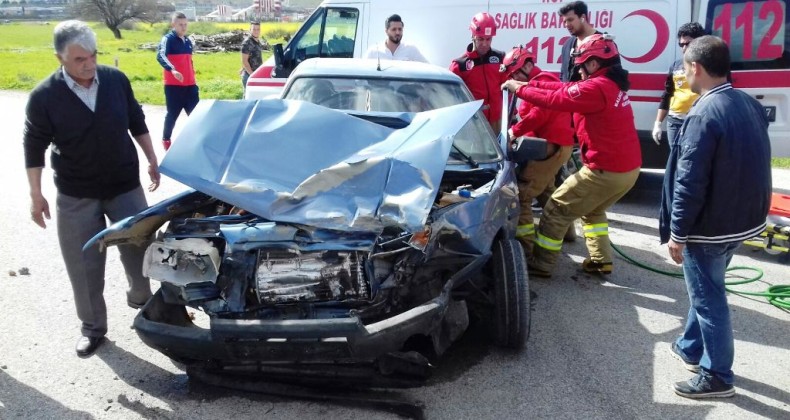 Ayvalık’ta trafik kazası; 2 yaralı