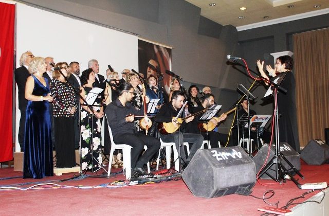 Ayvalık’ta Gönül Tuna’dan kırsal mahalleye kütüphane kurmak için ücretsiz konser