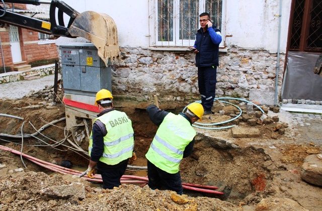 Bir boru patlağı Ayvalık’ı 20 saat susuz bıraktı