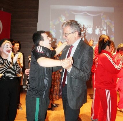 Cunda MTAL’den yaşlılarla engellilere özel sunum