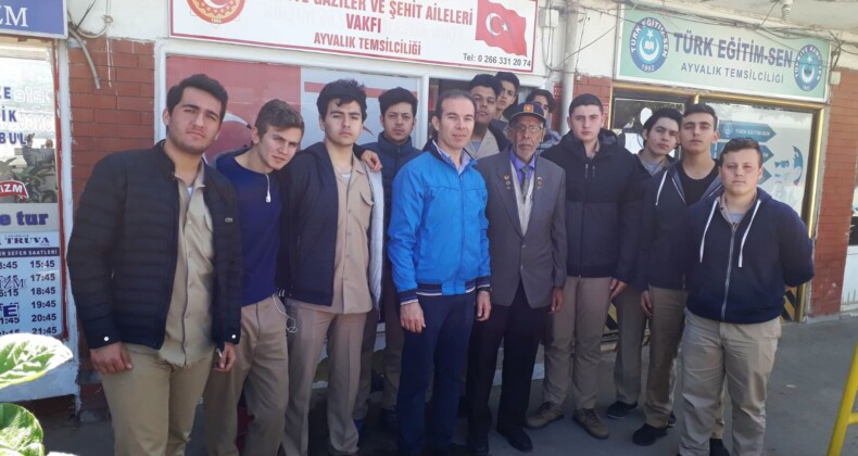 Ayvalık’ta Denizcilik Lisesi öğrencilerinden gazilere anlamlı jest
