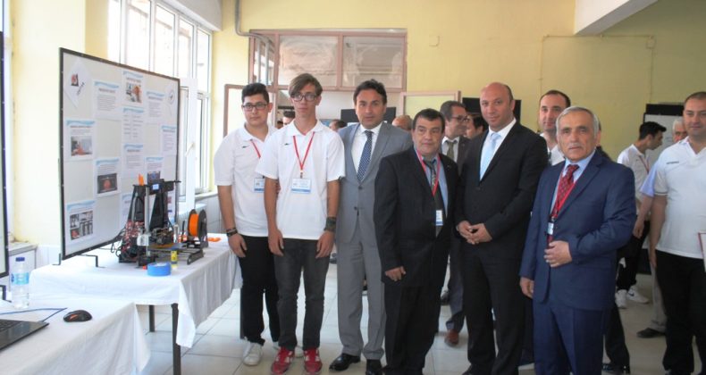 Mucit liseli öğrenciler parmak ısırttı