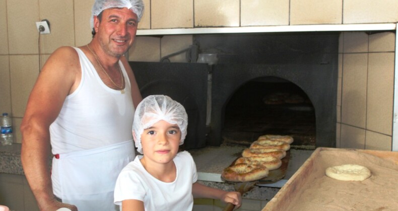 BİLİR KARDEŞLER FIRININDA PİDE 1.50 KURUŞA SATILIYOR