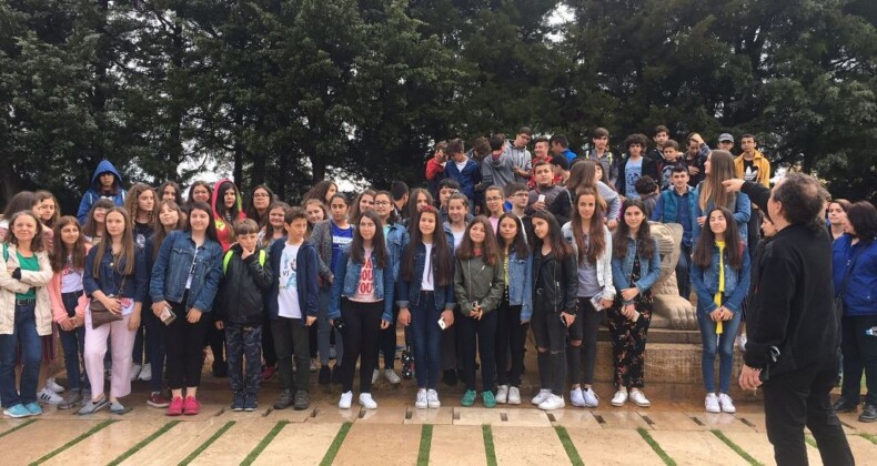 Mehmet Akif Ersoy’lu öğrenciler Anıtkabir’de